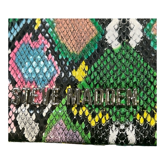 Steve Madden Multi Color Clutch Wallet. - Picture 5 of 6